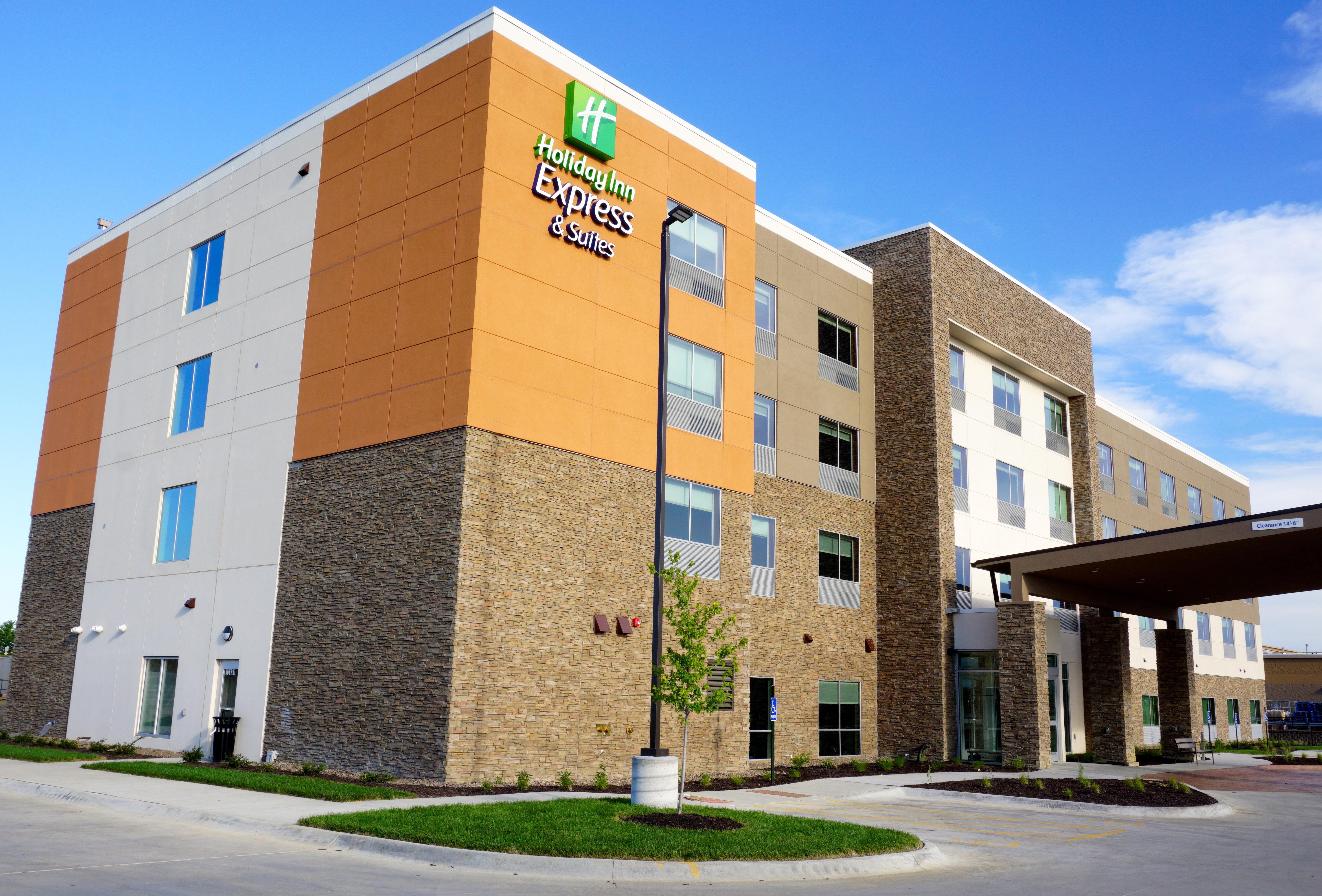 Holiday Inn Express & Suites Omaha - Millard Area, An Ihg Hotel מראה חיצוני תמונה