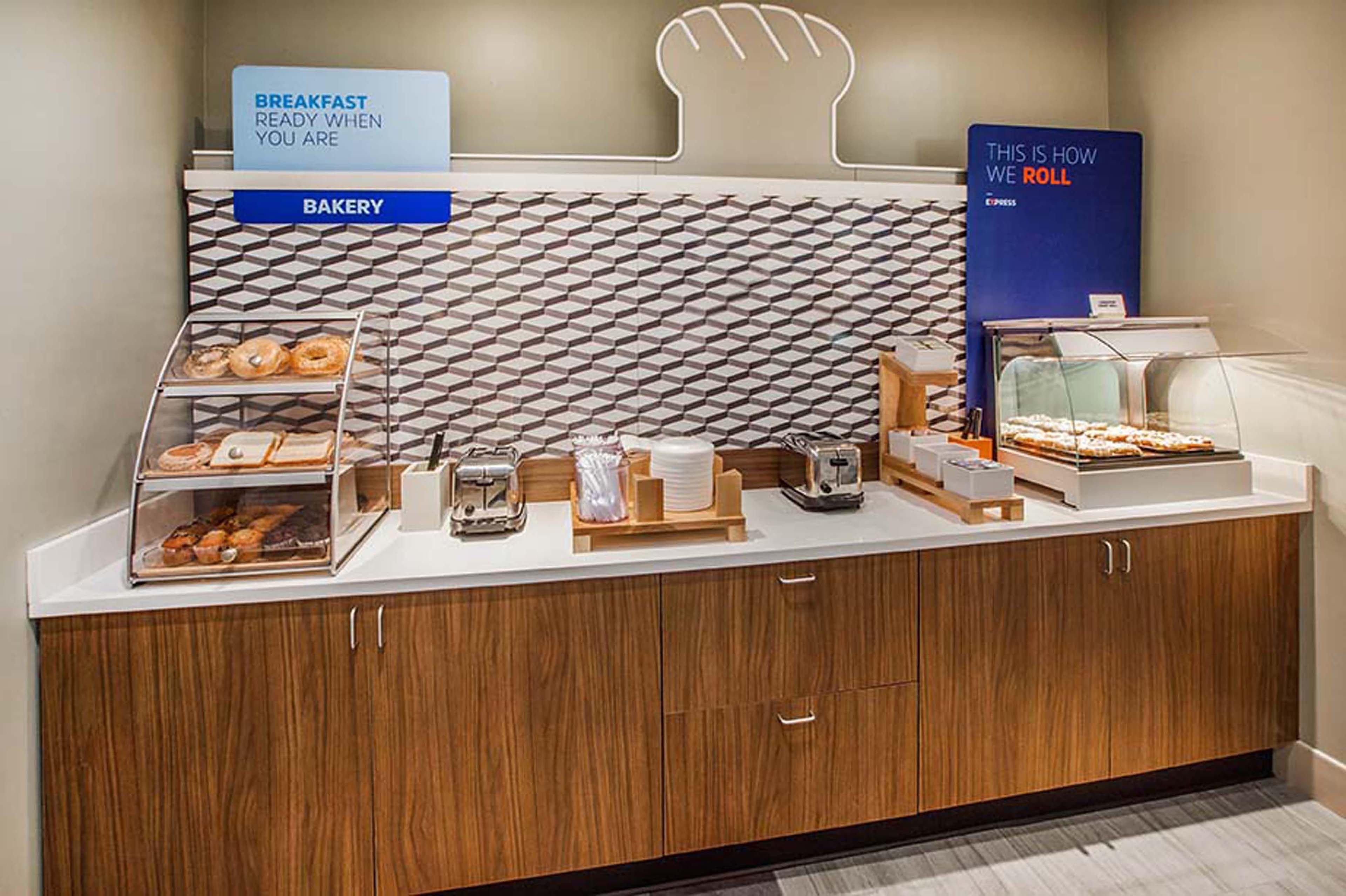 Holiday Inn Express & Suites Omaha - Millard Area By Ihg מראה חיצוני תמונה