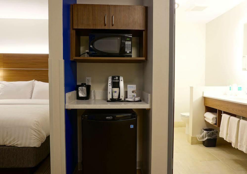 Holiday Inn Express & Suites Omaha - Millard Area By Ihg מראה חיצוני תמונה